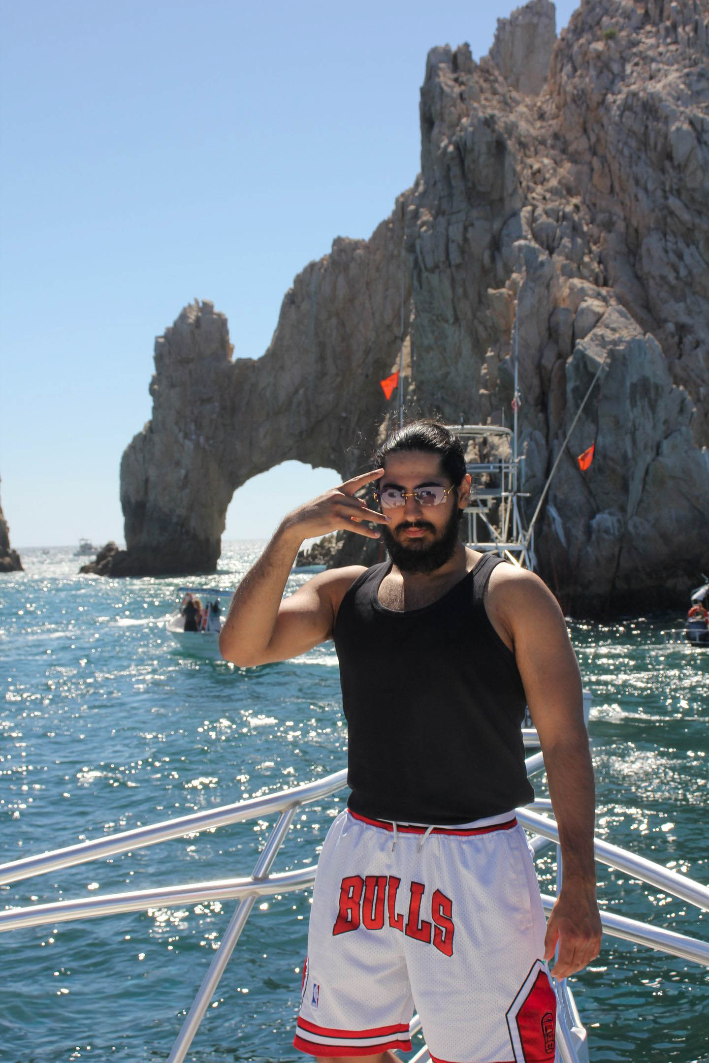 Do Cabo Party Boats Include Food